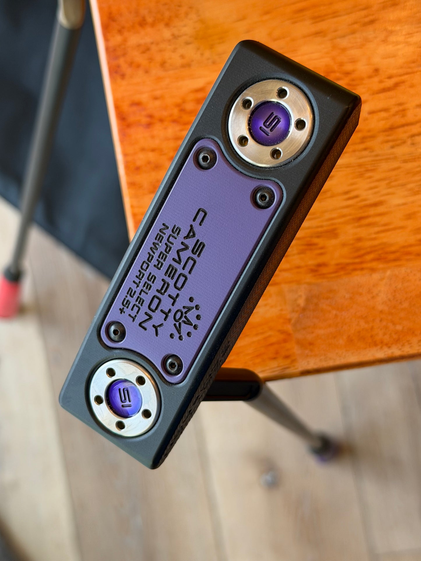 New super select Newport 2.5 blackout / 2x purple 34”