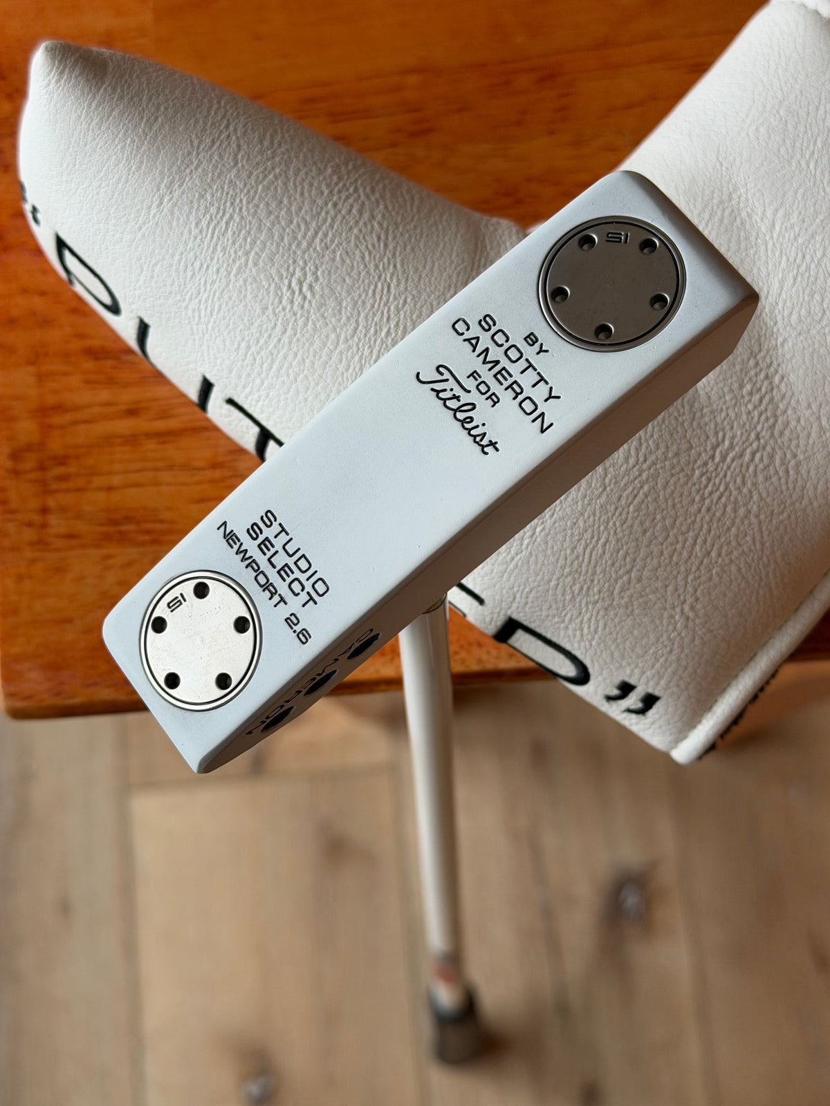 Scotty Cameron Newport 2.6 Center Shaft - white/white + leather 34”