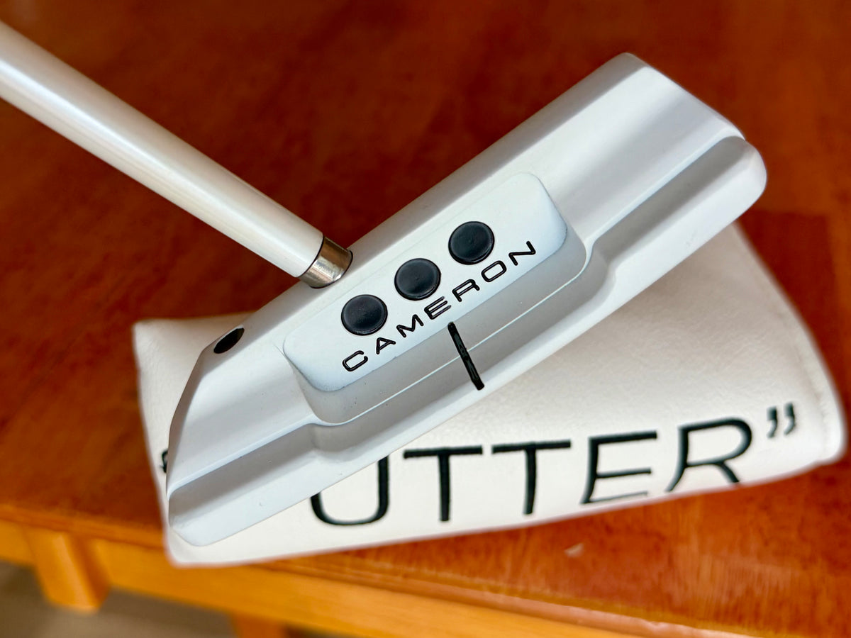 Scotty Cameron Newport 2.6 Center Shaft - white/white + leather 34”