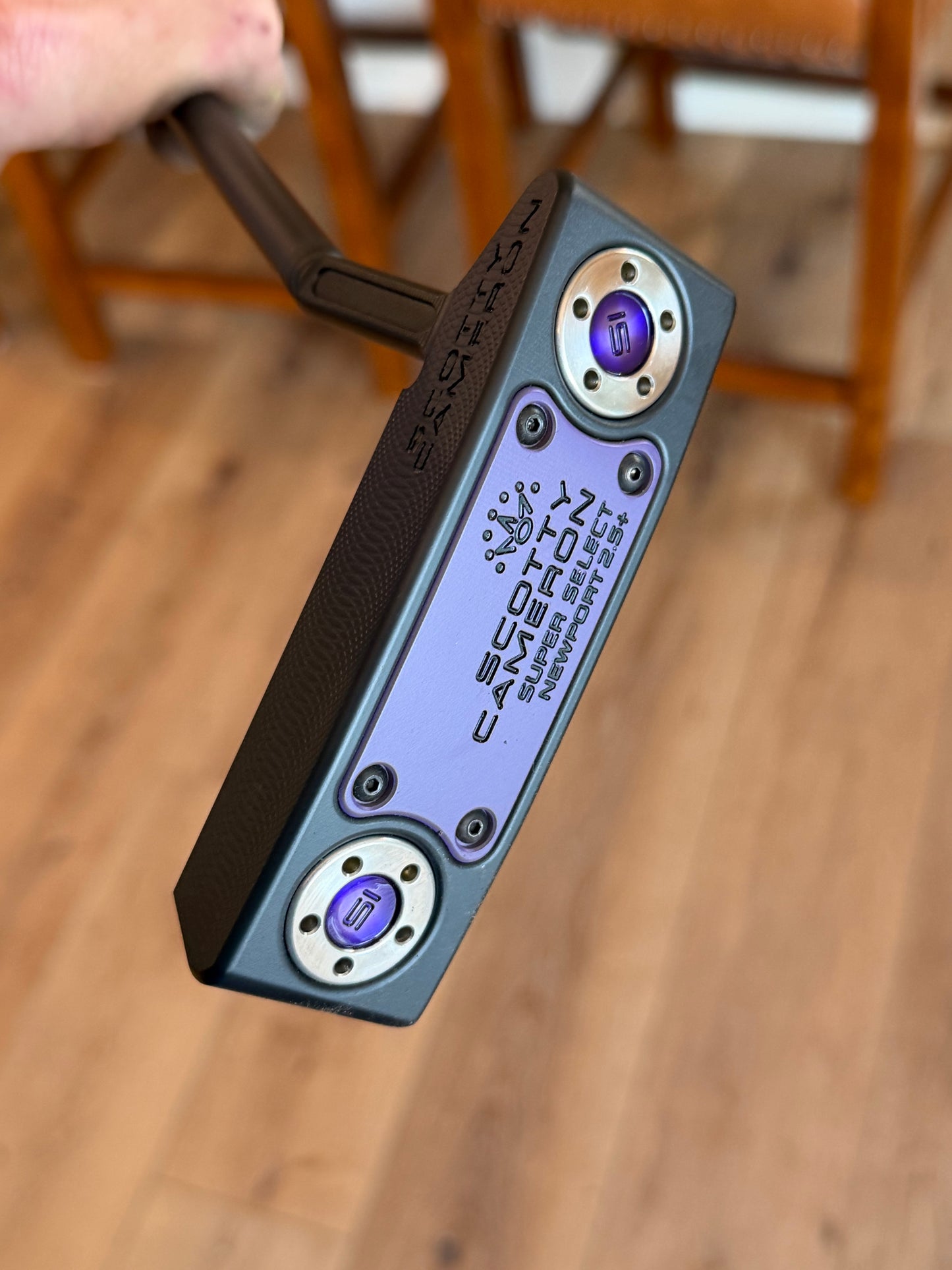 New super select Newport 2.5 blackout / 2x purple 34”