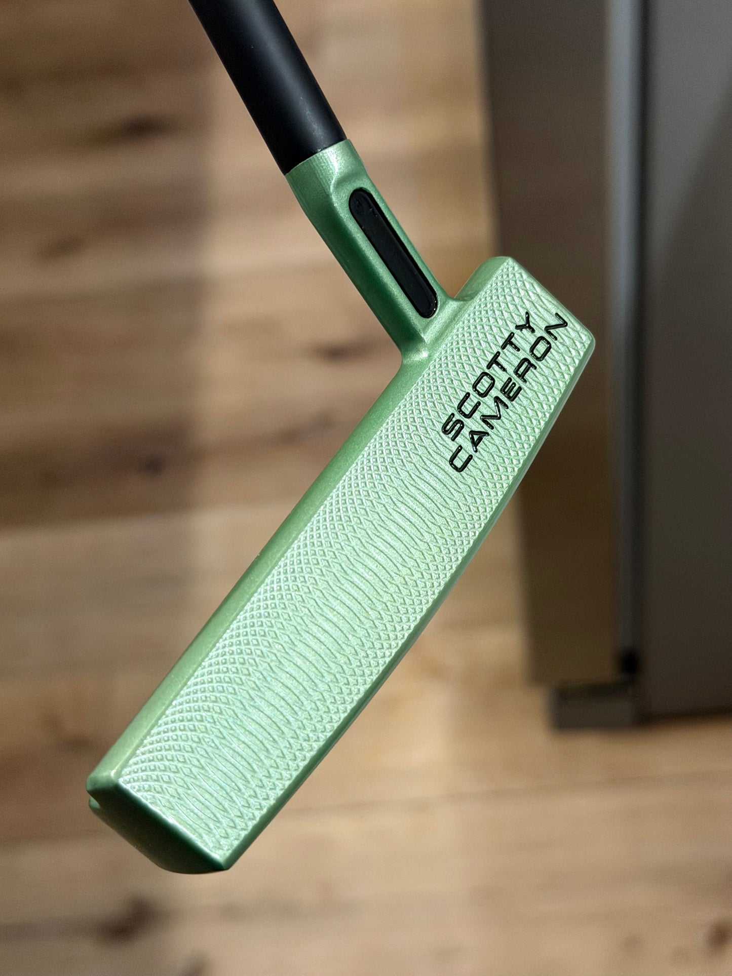 Anodized Green fastback 1.5 (mint) w/ kangaroo + black shaft