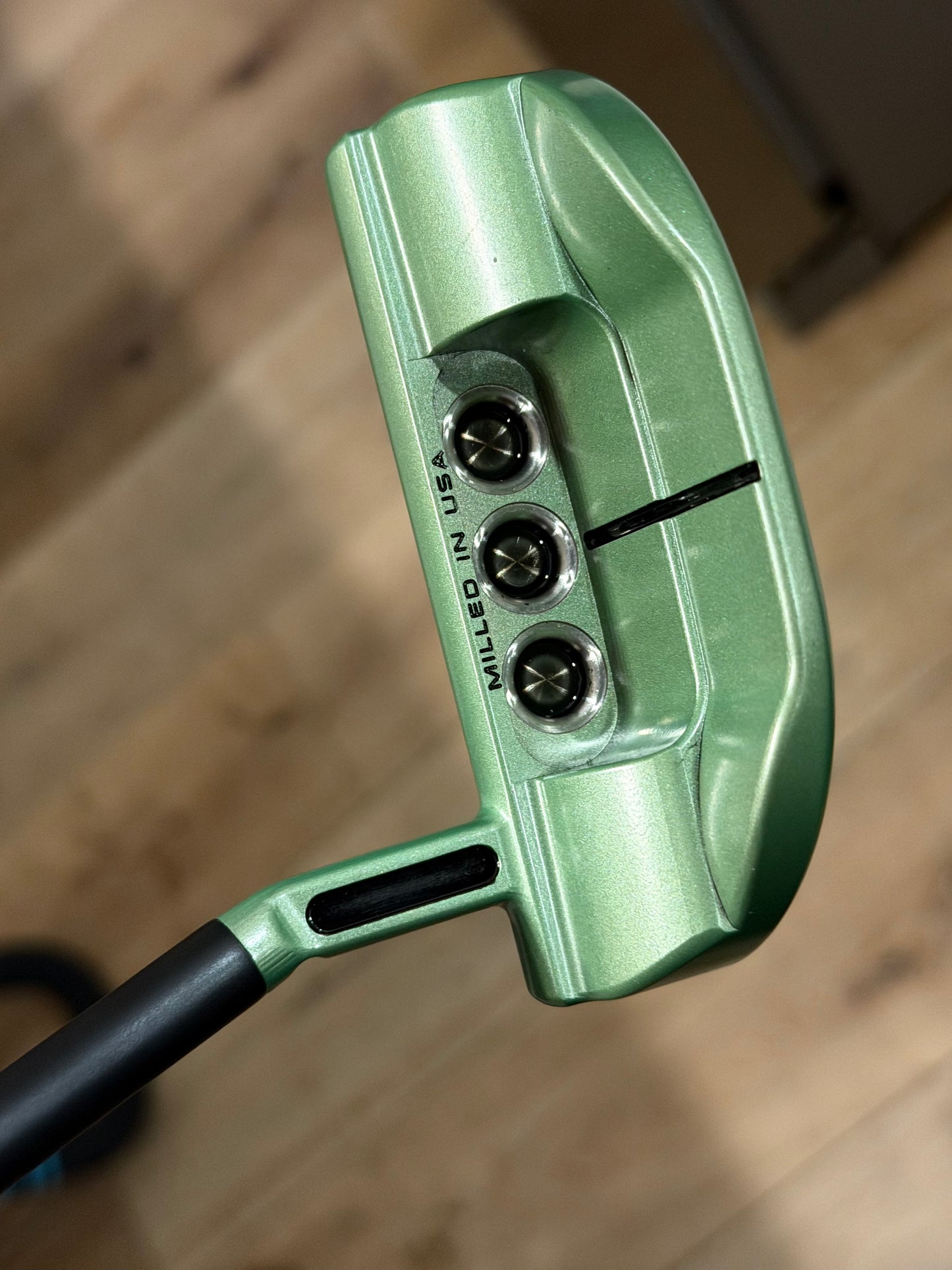 Anodized Green fastback 1.5 (mint) w/ kangaroo + black shaft