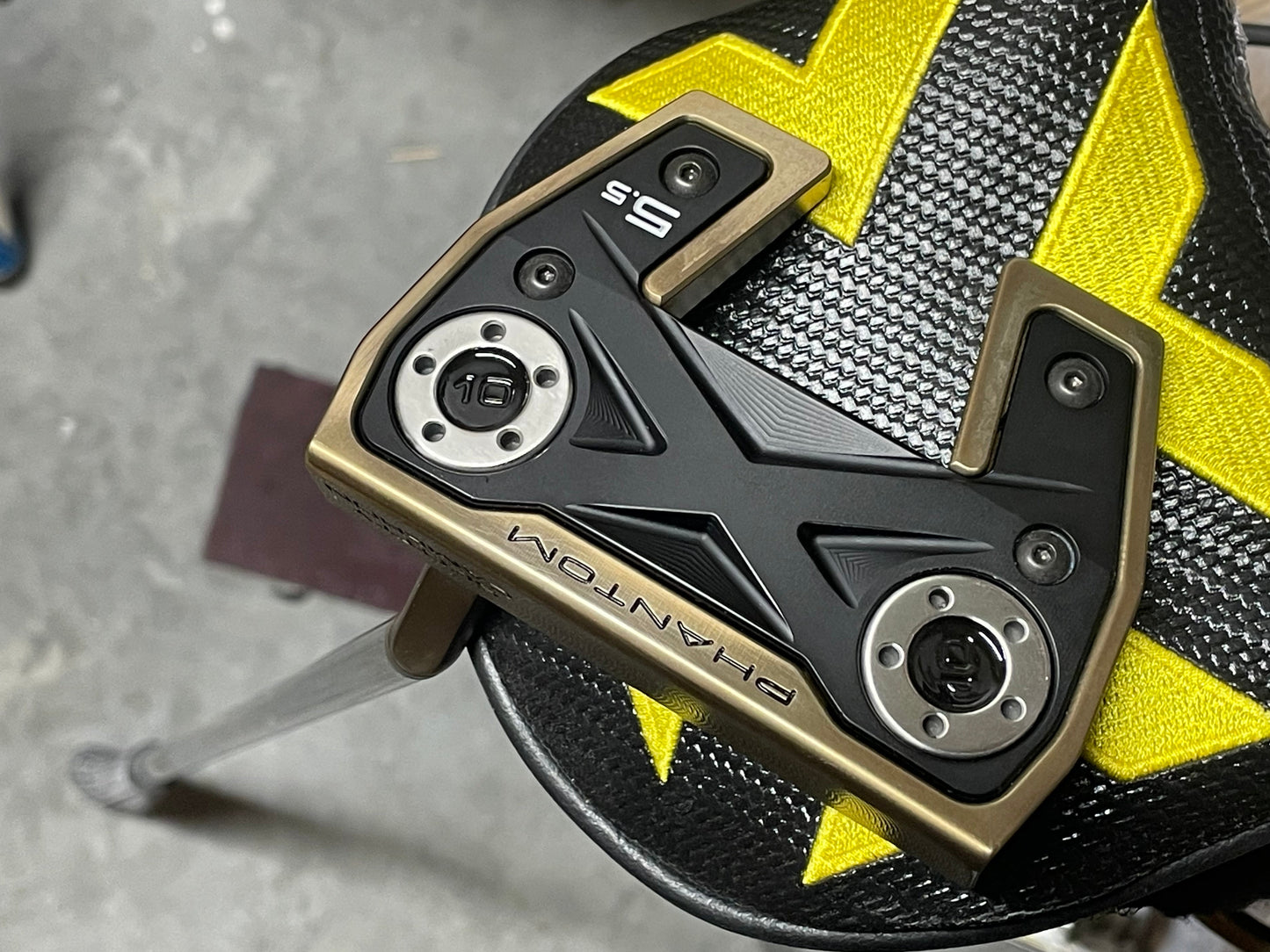 Deep Chromatic Bronze Phantom x5.5 + gloss black fill @35” NEW