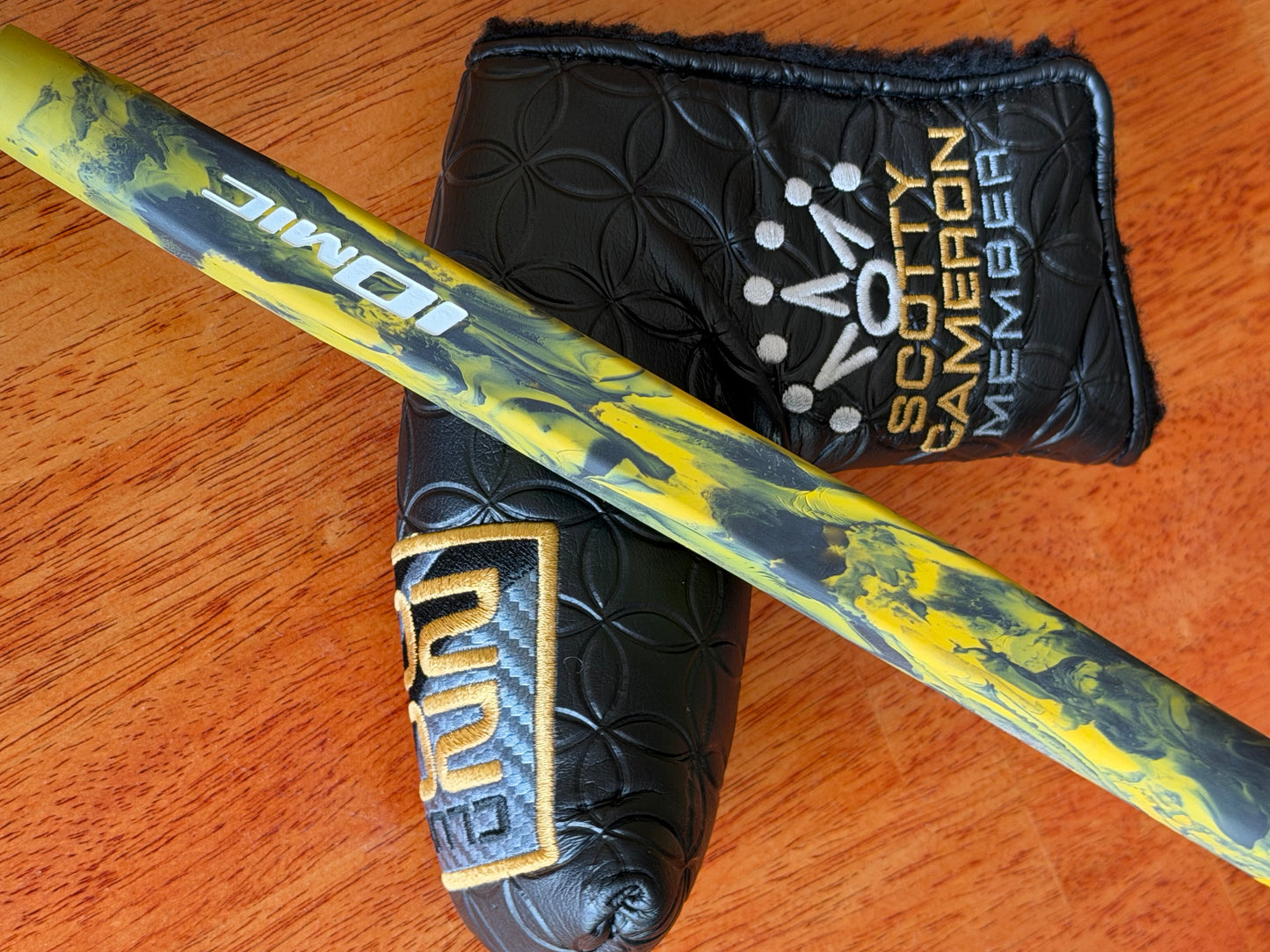 Studio Select Scotty Cameron Newport 2 - black/yellow custom 35”