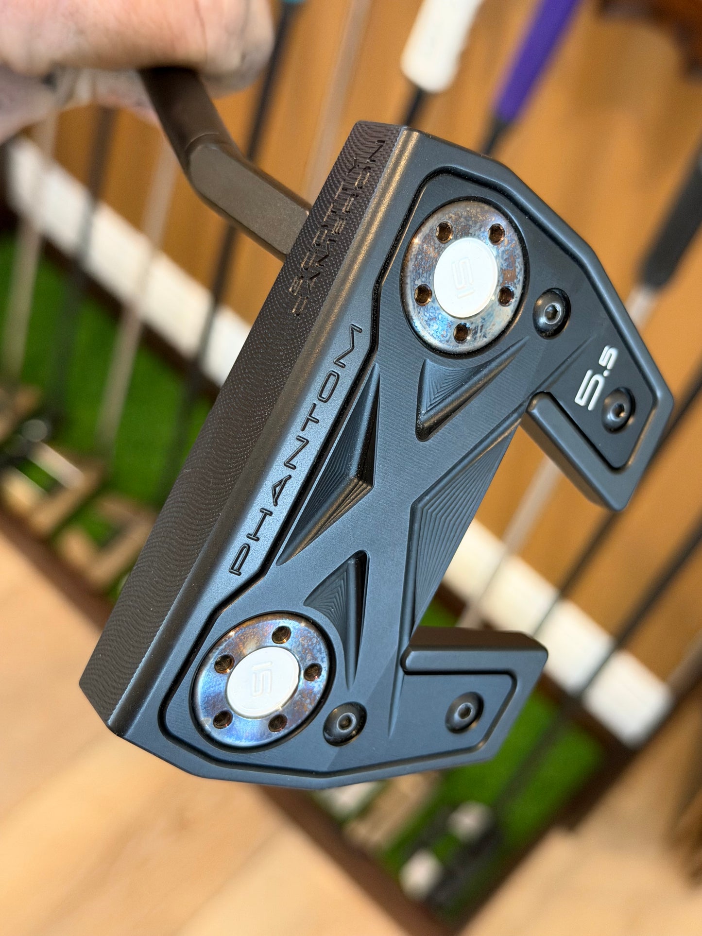 phantom x5.5 blackout 34”