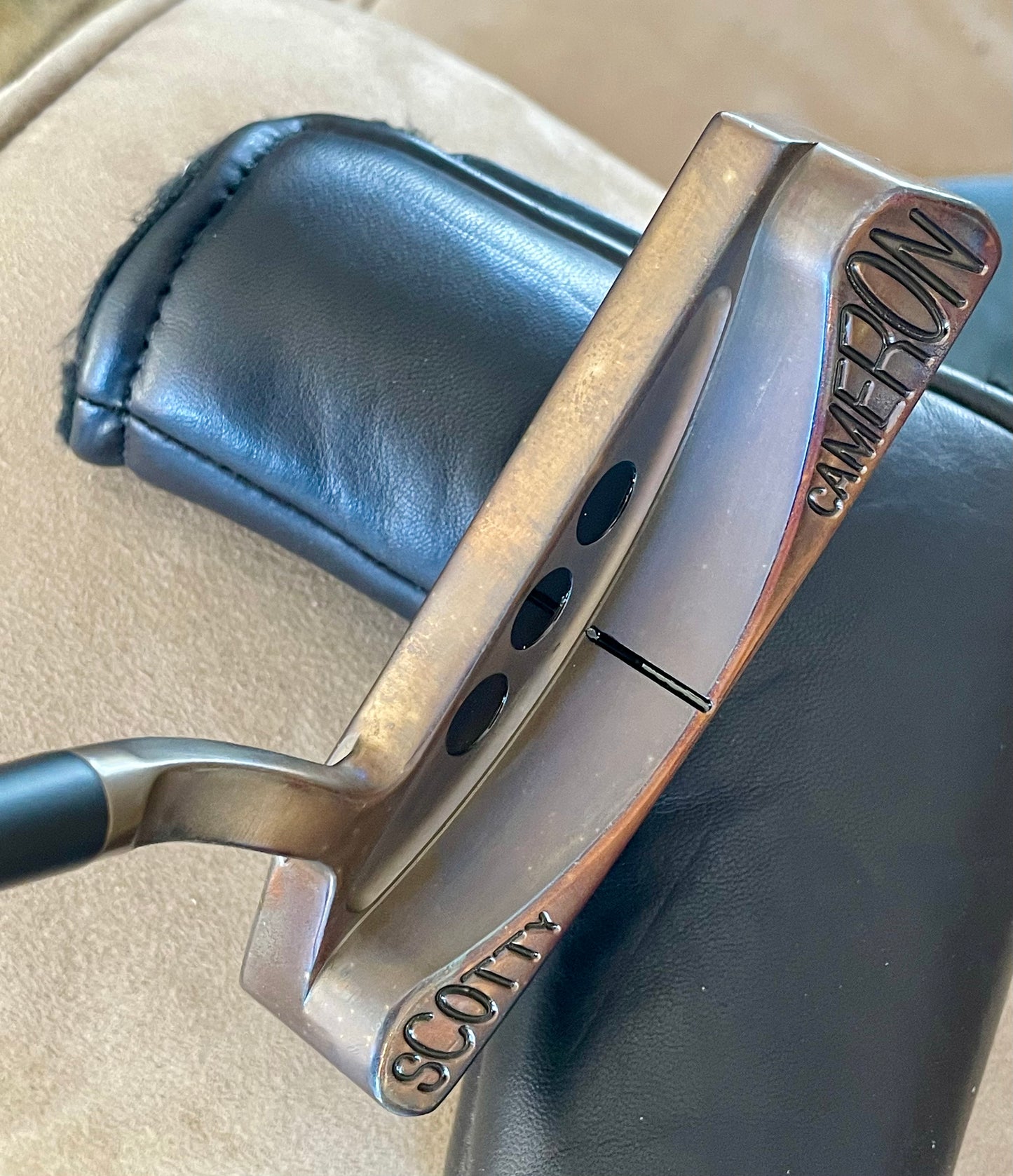 Scotty Laguna Studio Select 1.5 - oil can- 35" with limited black cabretta leather grip/cover