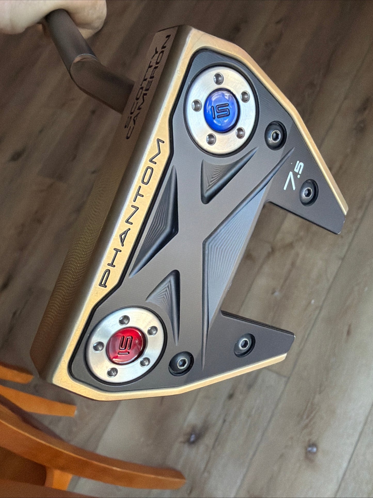 Phantom X7.5 USA/ Torch with black shaft, red kangaroo!  34"